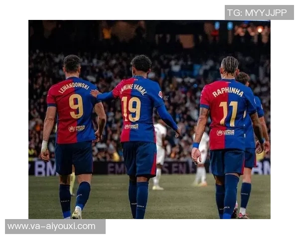 费尔明-洛佩斯晒与亚马尔的合照并配文：第一名